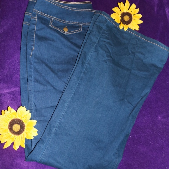 🌻 High Waist Flare Leg Jeans - Picture 3 of 6